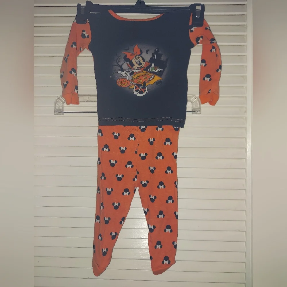 ⭐️ 5/$30 Minnie Mouse Halloween pajamas, 18 months